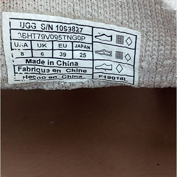 UGG Sammy Chevron Metallic Knit Slip-on Sneakers in Oyster Beige, size 8 - Picture 16 of 16